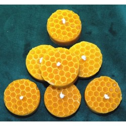 Čajové sviečky so vzorom medzistienky  -  sviečka včelí vosk - 22g  , rozmer 22 x 37 mm  50ks sviečky 1,1kg vosku 27 eur