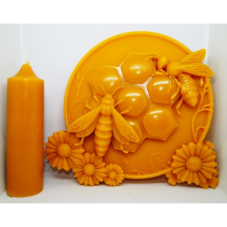 Včelárska plaketa - včelí vosk - váha 230 g, rozmer 180 x 190 mm + sviečka valec
