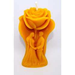 Sviečka zaľúbenci s ružou - včelí vosk rozmer 100 x 45 x 40 mm, váha 80 g