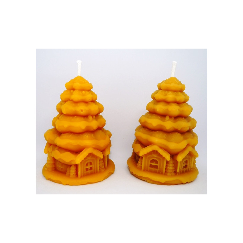 Vianočný stromček s domčekmi - sviečka  - včelí vosk, rozmer 90 x 60 mm, váha 90 g, forma 17 €