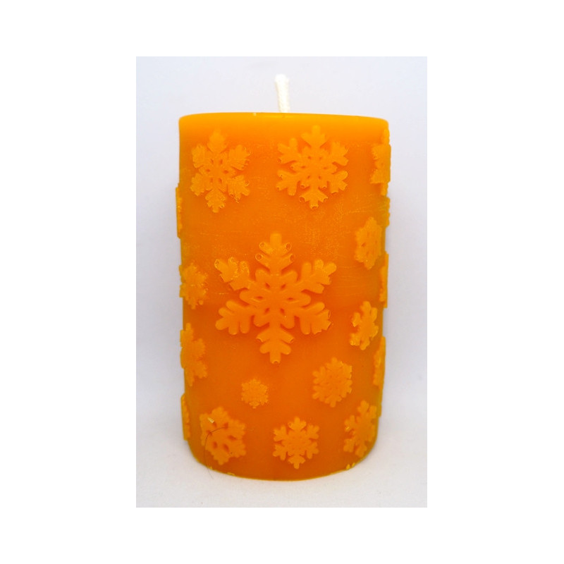 Sviečka valec s vločkami -  dekorácia  na Vianočný stôl - rozmer 80 x 50 mm, váha 150 g