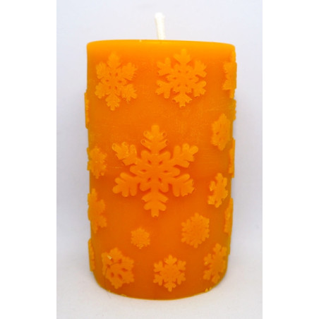 Sviečka valec s vločkami -  dekorácia  na Vianočný stôl - rozmer 80 x 50 mm, váha 150 g