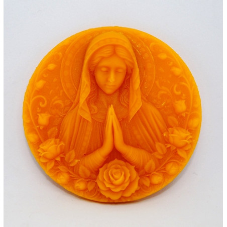 Panna Mária modliaca s ružou - plaketa - včelí vosk, rozmer 80 x 80 mm, váha 26 g, forma 6 €