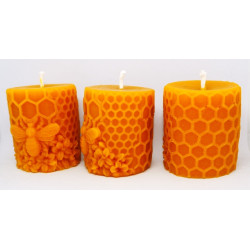 Sviečka valec na medzistienke je včielka - rozmer 60 x 45 mm, váha 100 g, forma 16 €