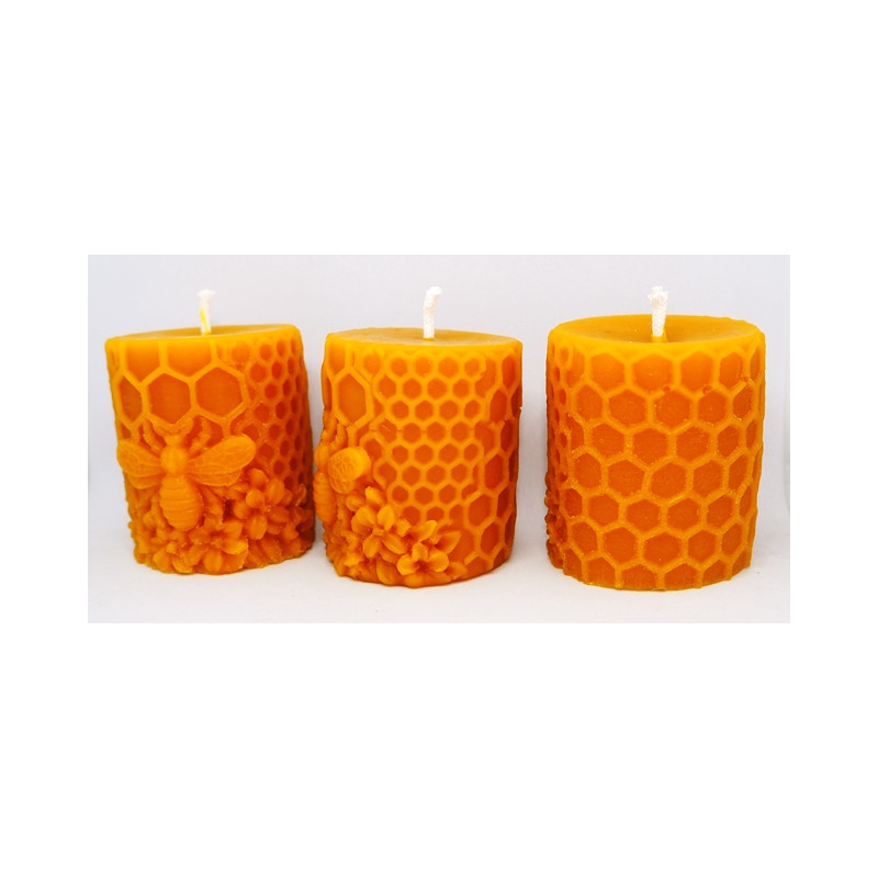 Sviečka valec na medzistienke je včielka - rozmer 60 x 45 mm, váha 100 g, forma 16 €