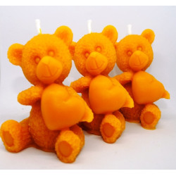 Macko so srdiečkom sviečka včelí vosk - rozmer 90 x 60 mm, váha 75 g, forma 17 €