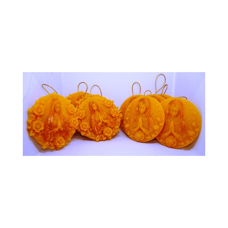 Panna Mária modliac sa vhodný darček pre priateľov  - 10 ks plaketa - včelí vosk, rozmer 80 x 80 mm, váha 30 g, forma 6 €