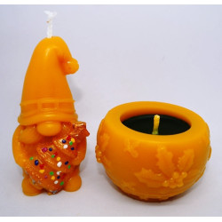 Dekorácia na vianočný stôl - voňavá sviečka kúzlo Vianoc a sviečka škriatok