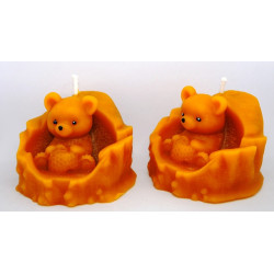 Medvedík Míša na pníku sviečka včelí vosk - rozmer 50 x 70 mm, váha 115 g
