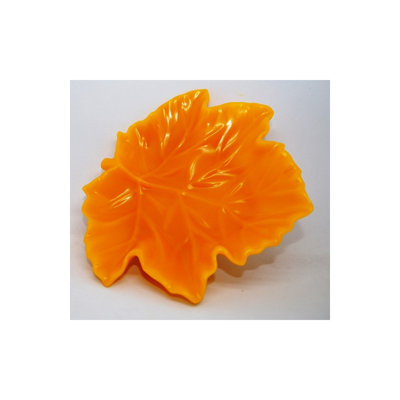 Javorový list - včelí vosk - vhodný ako podnos  - na pečivo oriešky a dekoráciu - rozmer  25 x 145 x 130 mm váha 80 g