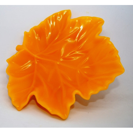 Javorový list - včelí vosk - vhodný ako podnos  - na pečivo oriešky a dekoráciu - rozmer  25 x 145 x 130 mm váha 80 g