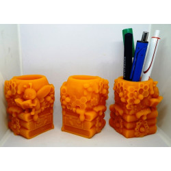 Stojan s včielkami na perá - včelí vosk - rozmer 75 x50 x50 mm, váha 110 g