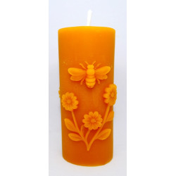 Sviečka valec s včielkou a kvetinkou - obojstranná - včelí vosk - rozmer 105 x 45 mm, váha 165 g, forma 16 €