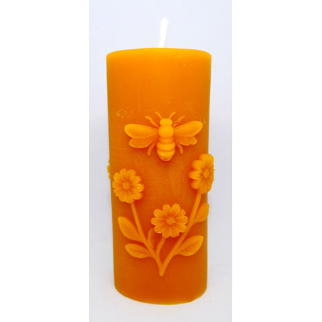 Sviečka valec s včielkou a kvetinkou - obojstranná - včelí vosk - rozmer 105 x 45 mm, váha 165 g, forma 16 €