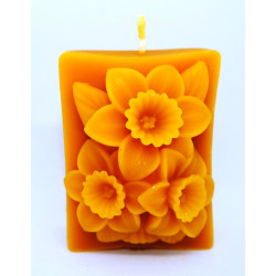 Kvety narcis - sviečka -  včelí vosk , rozmer 75 x 55 x50 mm, váha 130 g, forma 16 €