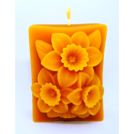 Kvety narcis - sviečka -  včelí vosk , rozmer 75 x 55 x50 mm, váha 130 g, forma 16 €