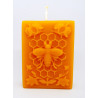 Sviečka so včielkou a ružičkami- včelí vosk, rozmer75 x55 x25 mm, váha 100 g, forma 9 €