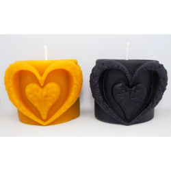 Valec sviečka so srdiečkami - včelí vosk , výška 60 x 65 mm, forma 15 €