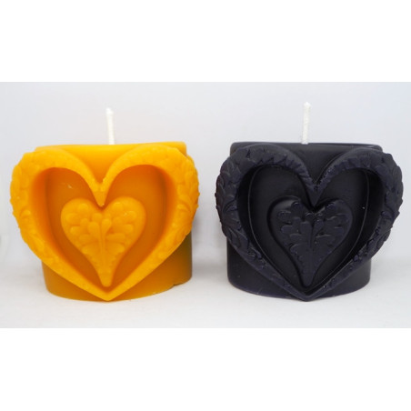 Valec sviečka so srdiečkami - včelí vosk , výška 60 x 65 mm, forma 15 €